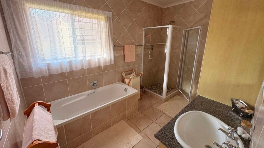 3 Bedroom Property for Sale in Fraaiuitsig Western Cape